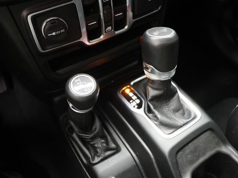 Used 2022 Jeep Wrangler Unlimited Sahara image 24