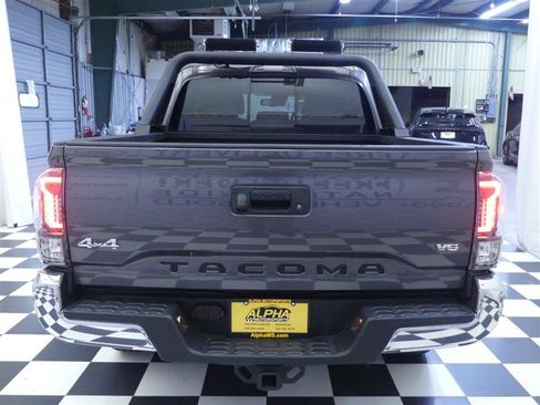 Used 2022 Toyota Tacoma SR5 AWD/4WD image 5