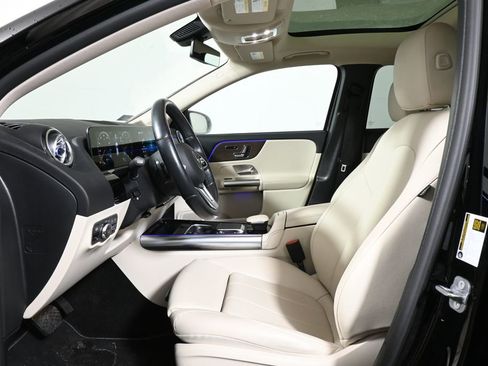 Used 2023 Mercedes-Benz GLA 250 4MATIC image 3