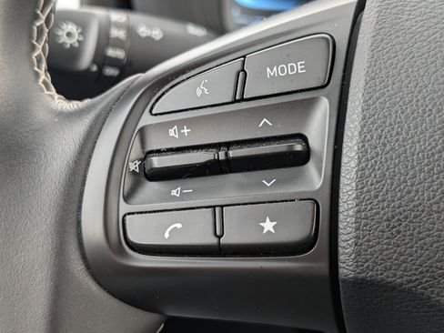 Certified 2025 Hyundai Venue Limited image 22