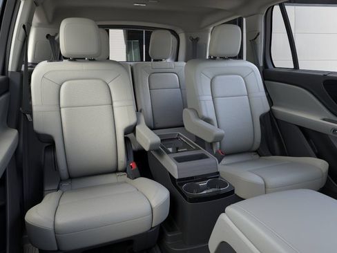 Used 2026 Lincoln Aviator Reserve AWD/4WD image 11