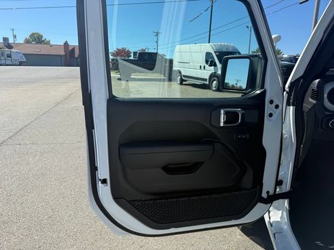 Used 2026 Jeep Wrangler Unlimited Sport AWD/4WD image 13