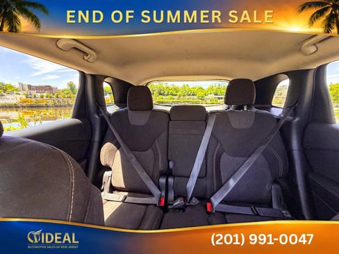 Used 2016 Jeep Cherokee Latitude w/ Cold Weather Group AWD/4WD image 21