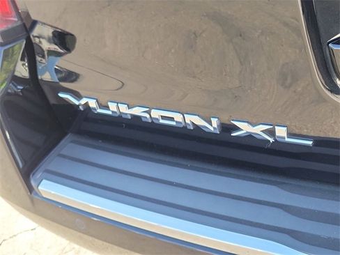 Used 2015 GMC Yukon XL Denali w/ Premium Package image 26