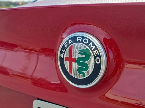 Used 2022 Alfa Romeo Giulia Veloce RWD image 5