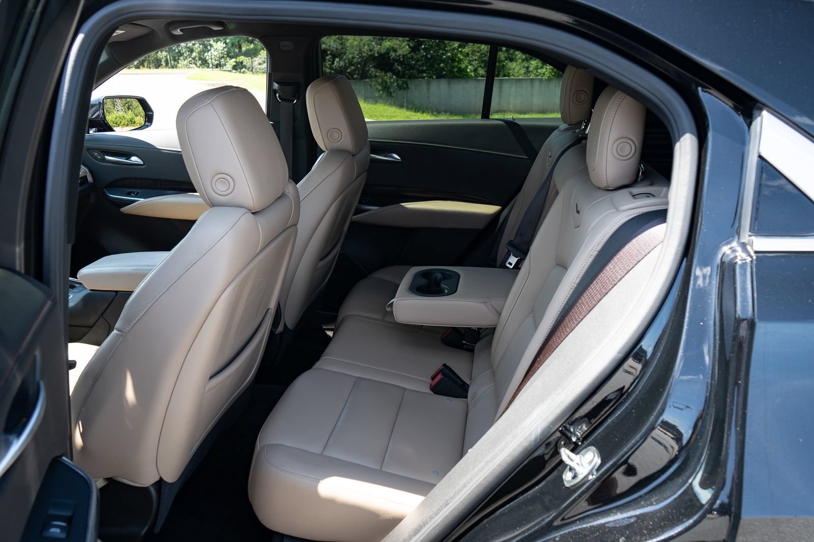 Used 2025 Cadillac XT4 Premium Luxury FWD image 18