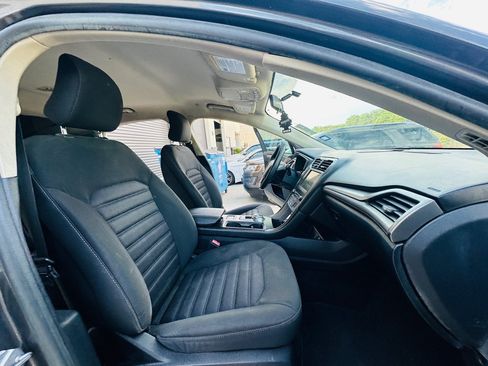 Used 2017 Ford Fusion SE FWD image 20