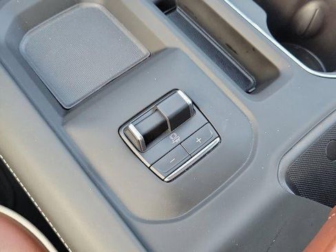 Used 2025 GMC Sierra 2500 Denali Ultimate image 23