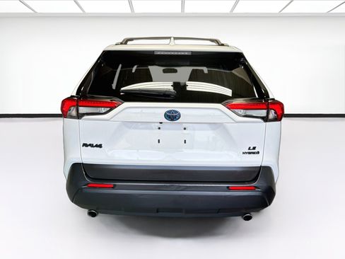 Used 2022 Toyota RAV4 LE AWD/4WD image 5