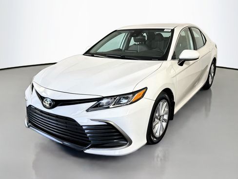 Used 2021 Toyota Camry LE FWD image 4