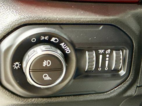 Used 2022 Jeep Gladiator Rubicon w/ Cold Weather Group image 12