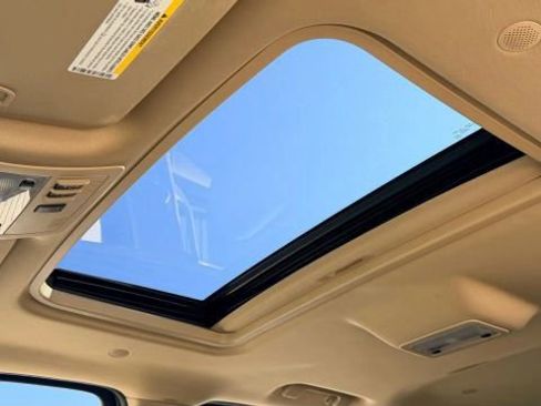 Used 2012 Cadillac Escalade Luxury image 48