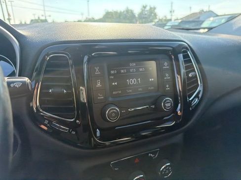 Used 2018 Jeep Compass Latitude AWD/4WD image 10