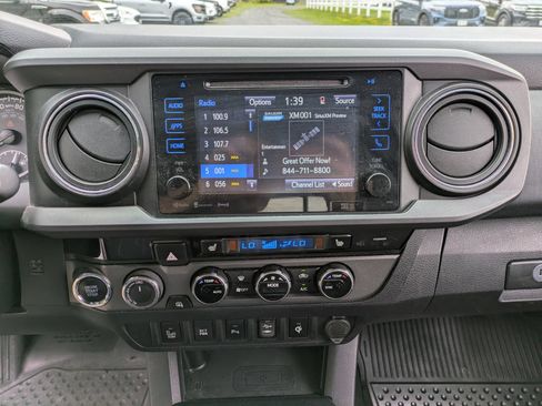 Used 2017 Toyota Tacoma 4x4 Double Cab image 11