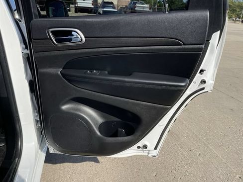 Used 2018 Jeep Grand Cherokee Altitude AWD/4WD image 14