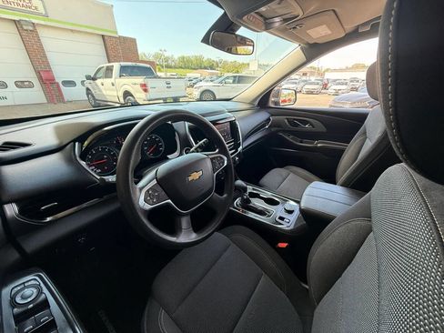 Used 2021 Chevrolet Traverse LS AWD/4WD image 20