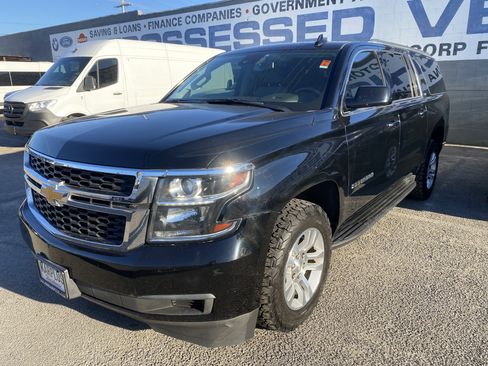 Used 2020 Chevrolet Suburban LT image 2