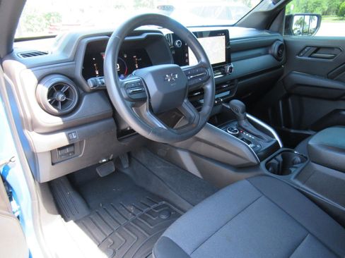Used 2023 Chevrolet Colorado Trail Boss w/ LPO, Dark Essentials Package AWD/4WD image 16