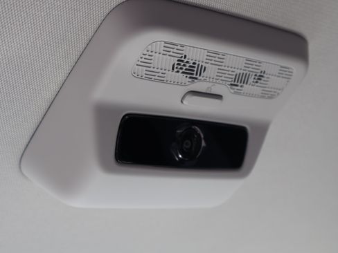 Used 2025 Kia Carnival EX FWD image 22