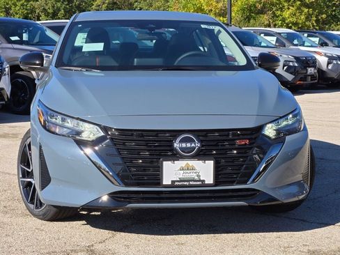 Used 2025 Nissan Sentra SR w/ SR Premium Package image 4