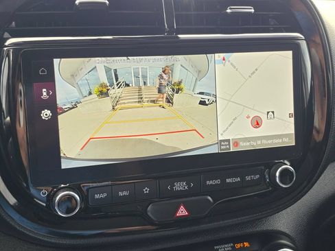 Used 2023 Kia Soul EX FWD image 21