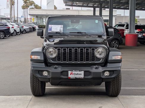 Used 2025 Jeep Wrangler Unlimited Sport AWD/4WD image 2