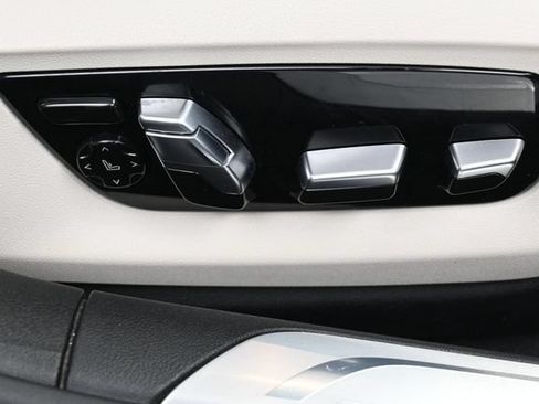 Used 2022 BMW 750i xDrive w/ Luxury Rear Seating Package AWD/4WD image 46