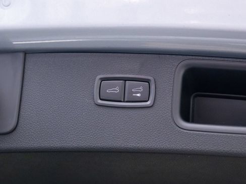 Certified 2026 Porsche Macan AWD/4WD image 34