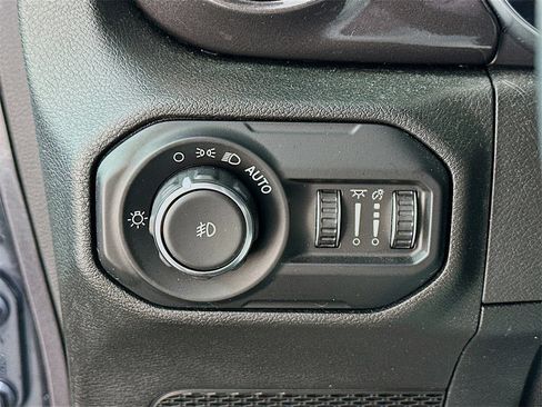 Used 2021 Jeep Wrangler Unlimited Sahara image 10