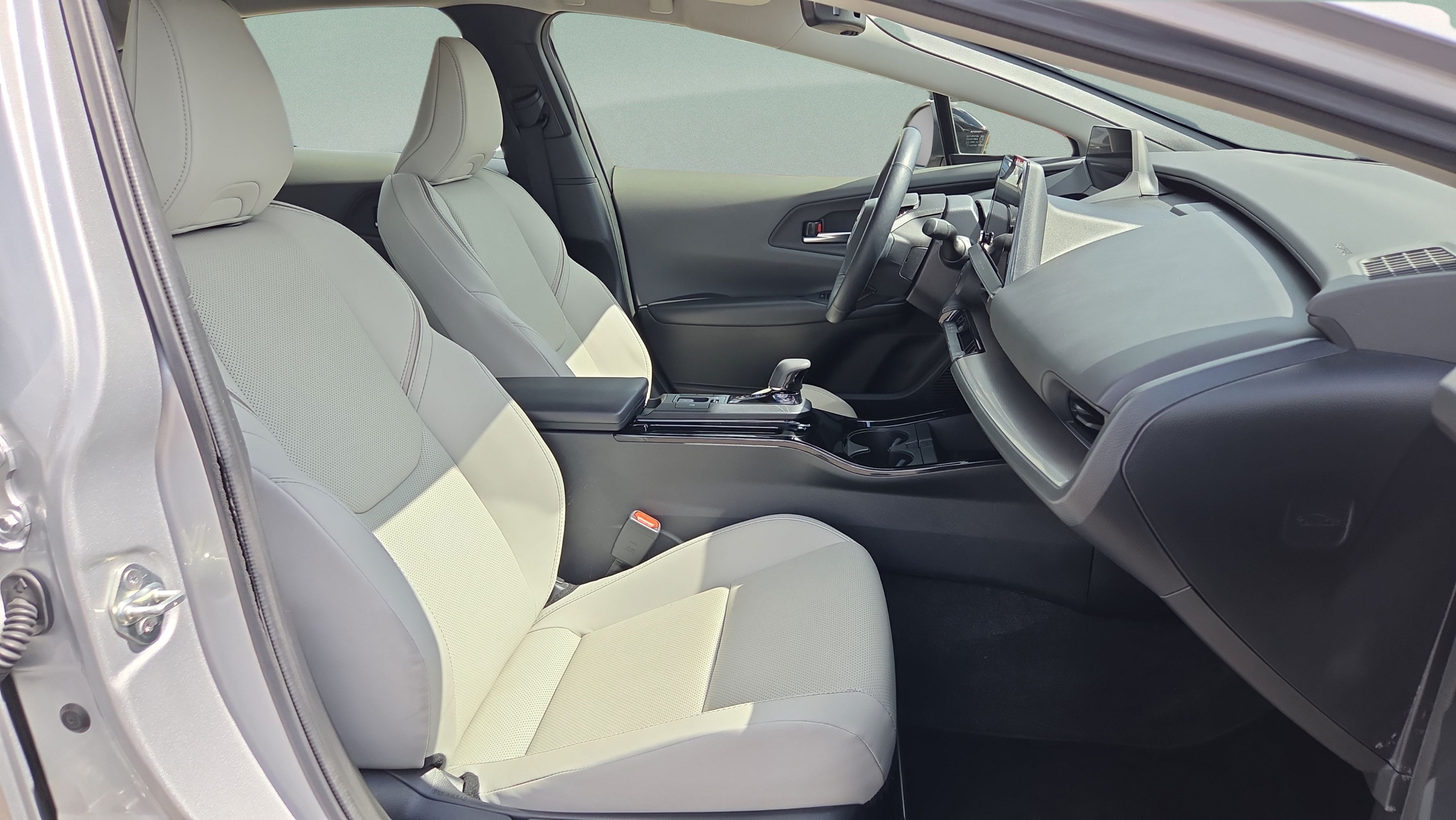 Certified 2023 Toyota Prius XLE FWD image 19