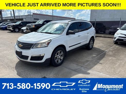 Used 2017 Chevrolet Traverse LS FWD image 1