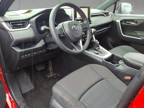 Used 2024 Toyota RAV4 SE image 10