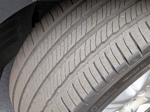 Used 2013 Mercedes-Benz E 350 4MATIC Sedan image 12