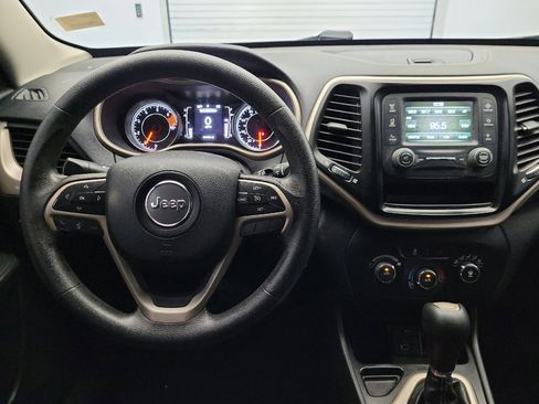 Used 2016 Jeep Cherokee Sport FWD image 22
