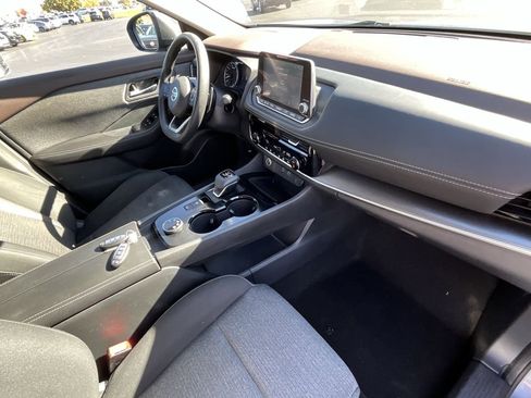 Used 2021 Nissan Rogue SV image 15