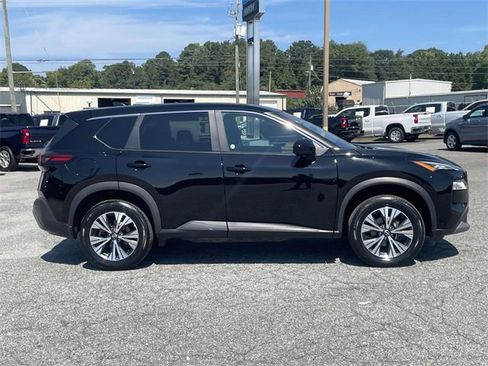 Used 2023 Nissan Rogue SV image 2