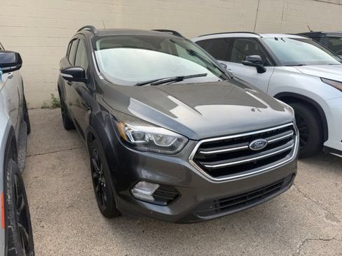 Used 2019 Ford Escape Titanium AWD/4WD image 3