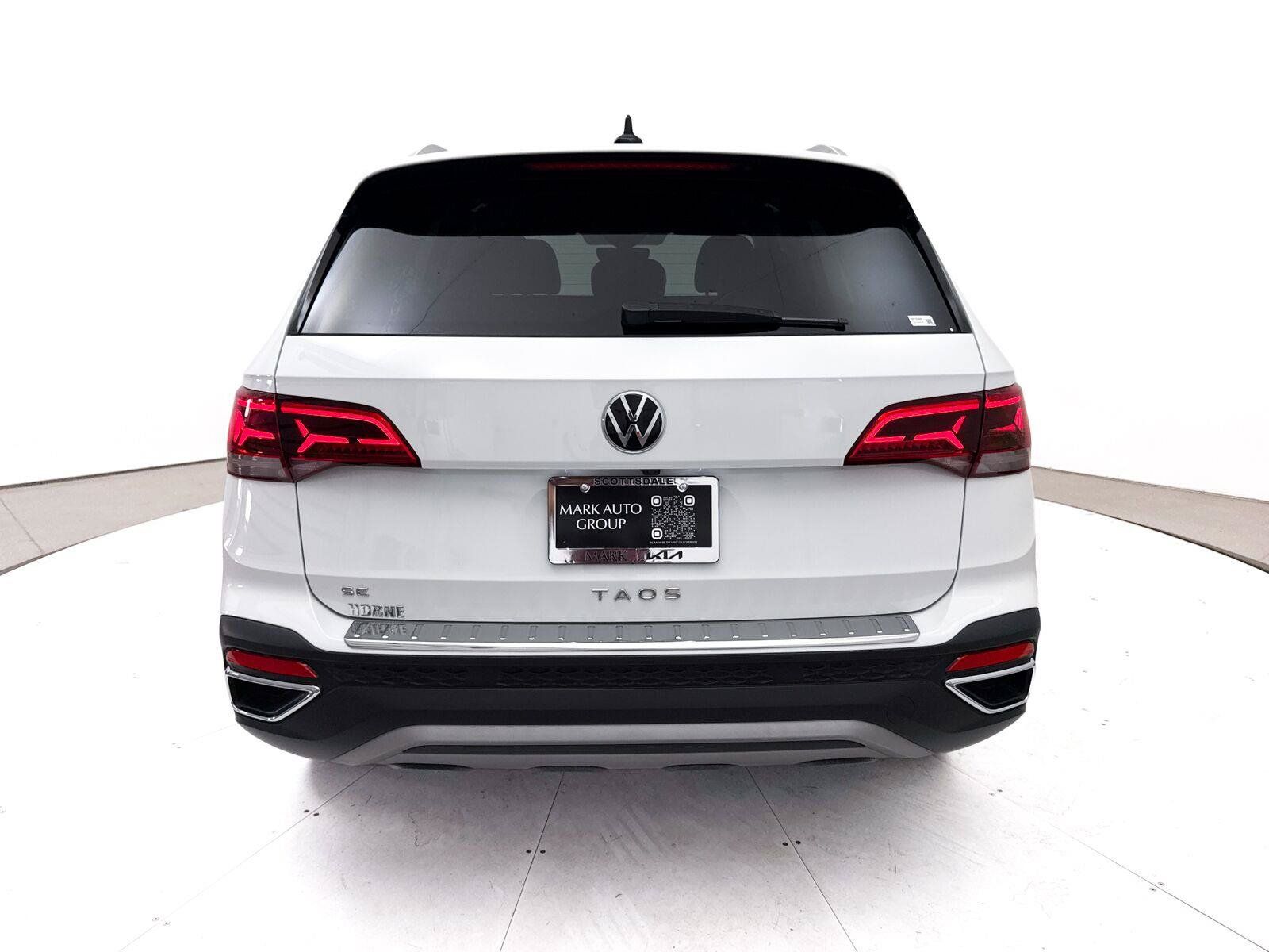 Used 2023 Volkswagen Taos SE w/ Panoramic Sunroof Package FWD image 15
