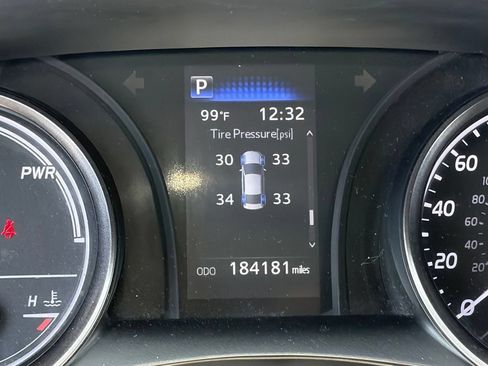 Used 2022 Toyota Camry SE FWD image 11
