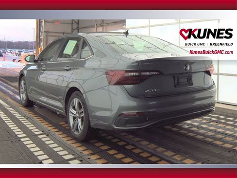Used 2024 Volkswagen Jetta SE FWD image 9