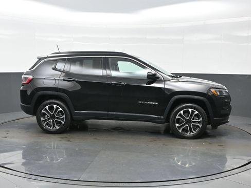 Used 2023 Jeep Compass Limited AWD/4WD image 7
