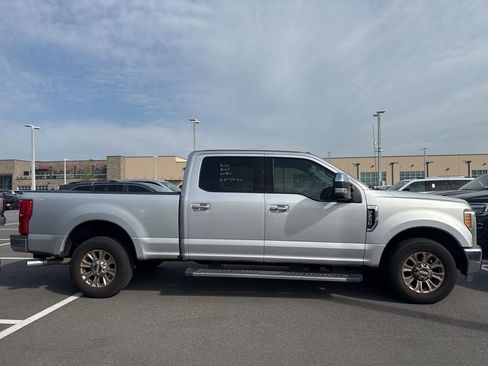 Used 2017 Ford F250 Lariat w/ Lariat Ultimate Package RWD image 2