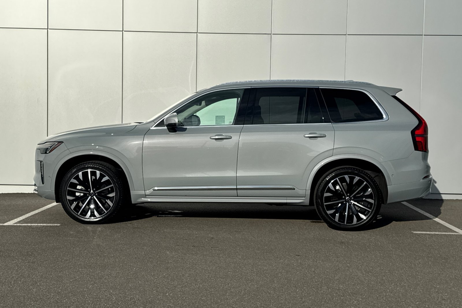 Used 2026 Volvo XC90 B6 Ultra w/ Protection Package AWD/4WD image 2