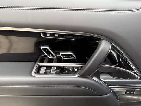 Certified 2023 Land Rover Range Rover SE image 12