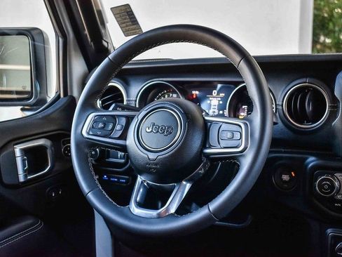 Used 2023 Jeep Wrangler Unlimited Sahara AWD/4WD image 13