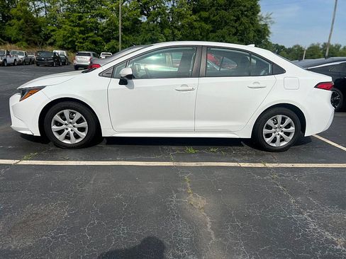Used 2022 Toyota Corolla LE FWD image 1
