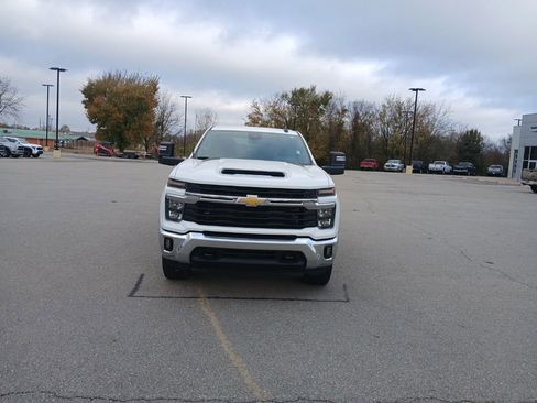 Used 2024 Chevrolet Silverado 2500 LT image 3
