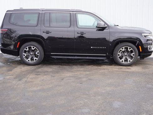 Used 2024 Jeep Wagoneer Series III image 2