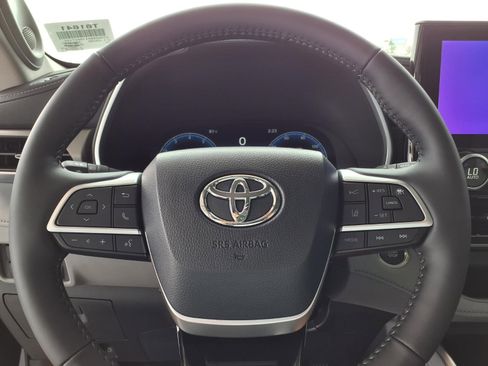 New 2026 Toyota Highlander Limited AWD/4WD image 19