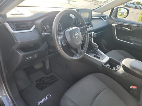 Used 2021 Toyota RAV4 XLE FWD image 20